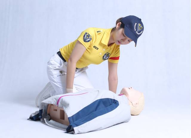 【視頻】成人心肺復甦(cpr)與aed使用的完整示範