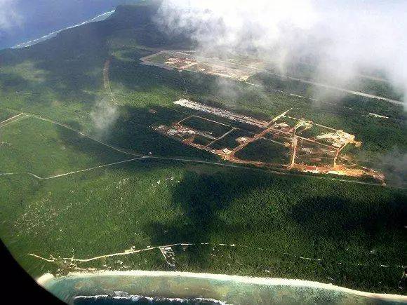 空軍基地是美軍扼守西太平洋的最重要的基地,該基地距離臺灣海峽,中國