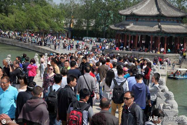 五一旅游挤成狗,去哪都人满为患?只有这个办法能改变这种情况