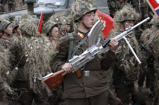 朝鲜73式轻机枪雕花镀银网友难道给枪加buff