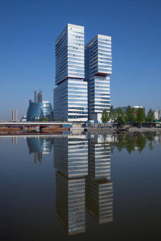 并且,帝标接轨国际高端写字楼,邀请 世界五大行之一的高力国际负责