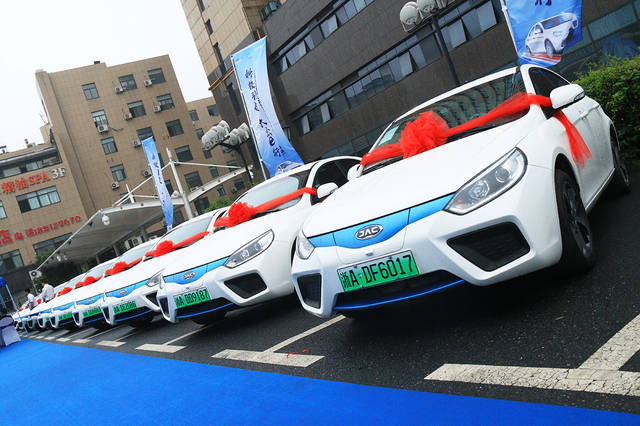 江淮新能源网约车杭州交付盛典隆重举行!