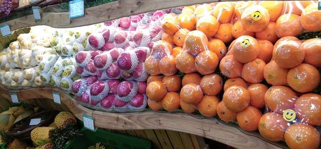 百果园5个水果用保鲜膜打包苹果