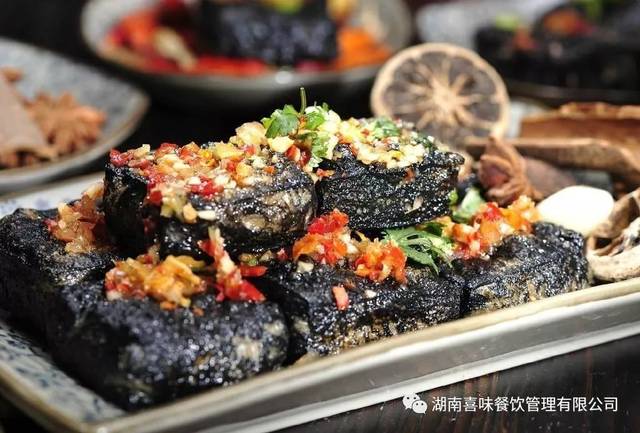 湖南美食地图：从街头小吃到高端餐厅