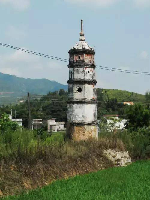 小参村地方不大,人口也不多,地处粤赣交界,广东河源龙川县的最北边