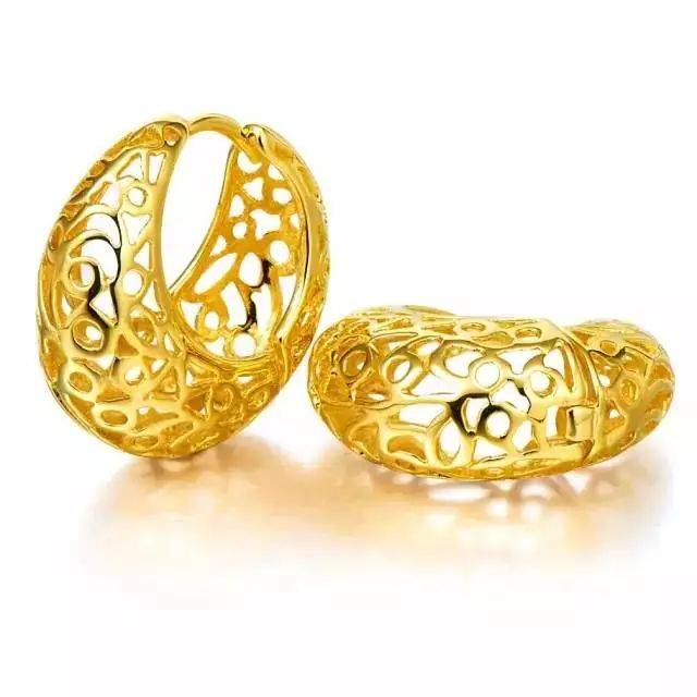 k金是在黄金中加入其他金属的一种合金, 它有较高的硬度,丰富的颜色和