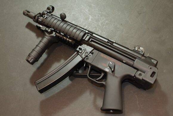 m762是一把比较大众化的步枪,即便是新手玩家,他们在开局时也会选择这