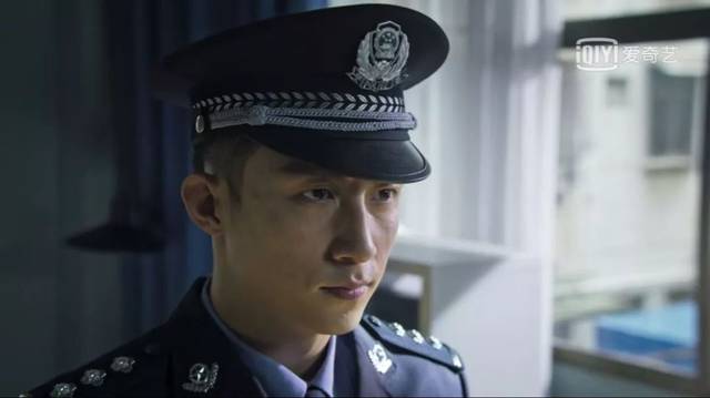 唯一可以确定是好人身份的,只有男主角——年轻缉毒警察 李飞