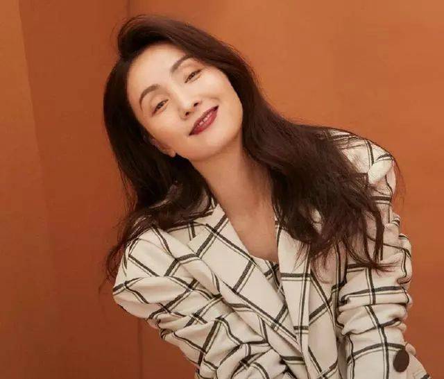 都是眼窝凹陷,为什么袁泉好看,赵丽颖郑爽却显