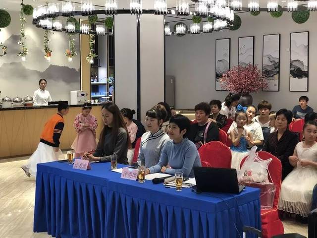 亳州最受欢迎节目主持人, 原亳州电视台《 药都时空 》主持人邹艳鞍