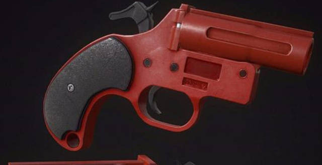 绝地求生:别被游戏骗了,这三种装备和现实不一样,握把根本没用