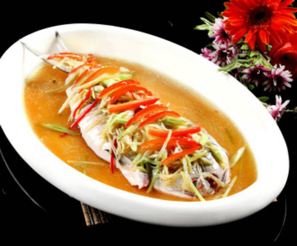 食材分享潮汕五笋鱼配上酸梅蒸入口肥美鲜甜开胃又可口