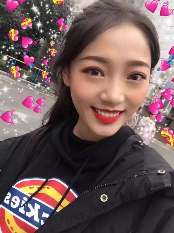 在西航本期校花郭美琪笑容甜美的清秀小姐姐犹如夏日里一阵清风