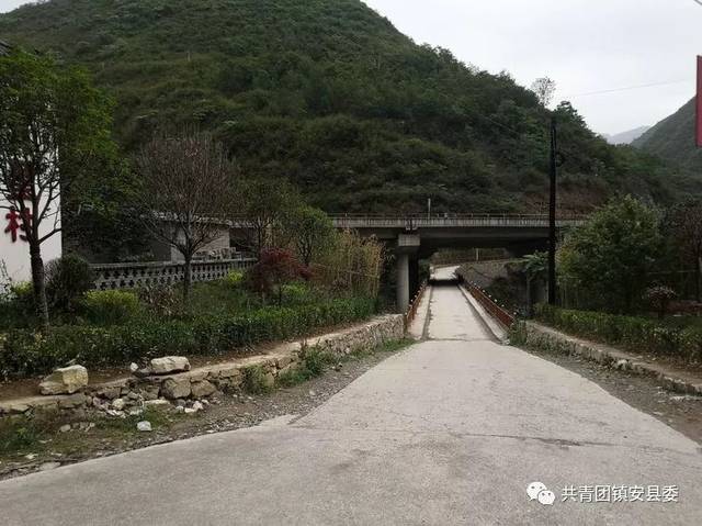 摆脱贫困后,山村新气象—记职中教师大家访活动