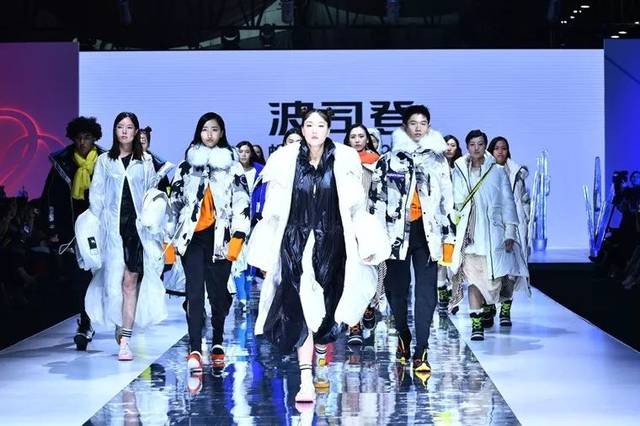 服装一件代发市场：从传统到新潮