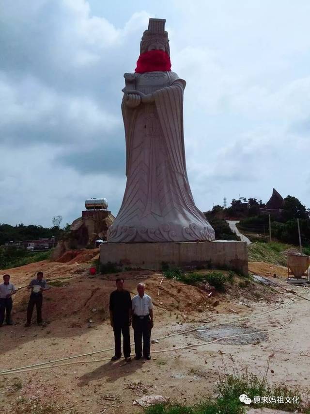 由钓石天后宫理事会主持兴建,妈祖会员,旅外乡贤林福承捐资独资赞建