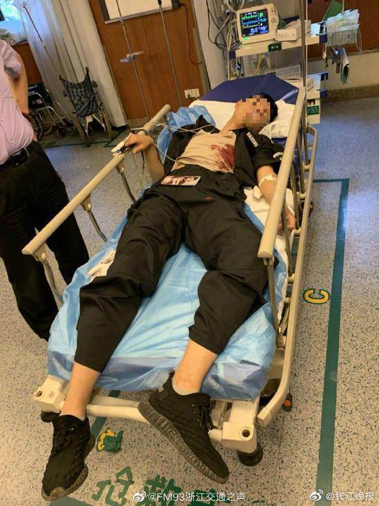 杭州一小区多名保安被刀捅伤 疑似与业主发生争执