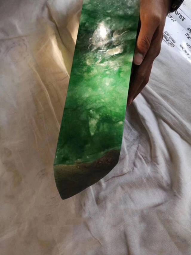 翡翠原石公斤价1457万！最值得收藏的翡翠到底是哪种？_搜狐网