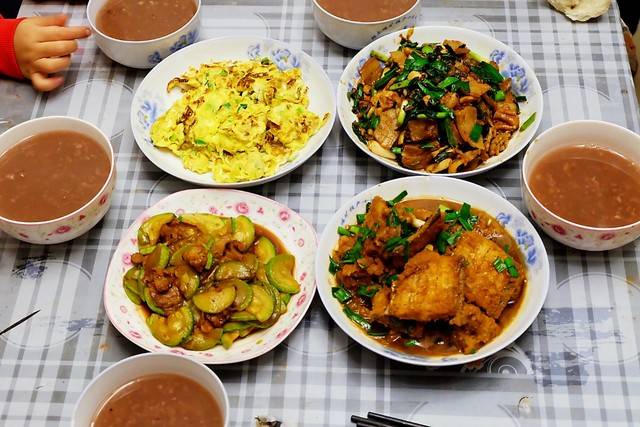 过年回家山珍海味都不如妈妈做的一顿家常便饭吃的香