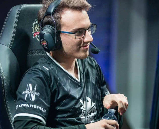 lol:世界冠军中单谦虚?caps夺冠采访提ig,大显情商高_手机搜狐网