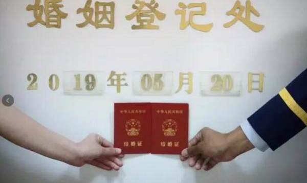 女子照片下巴修太尖 自带照片领结婚证被拒