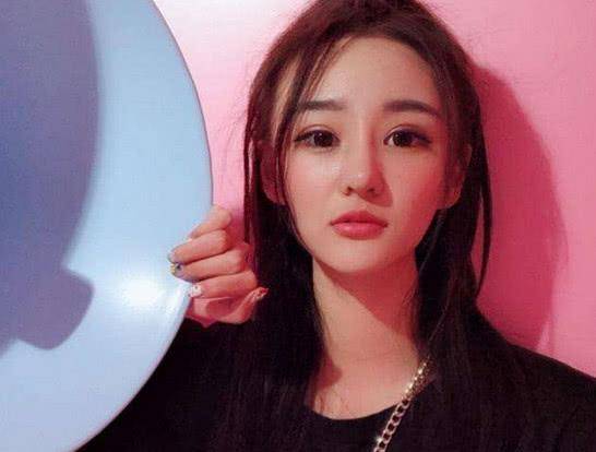 三:uzi女友奥咪咪
