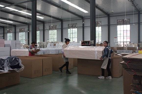 【特写】他为父亲做棺材