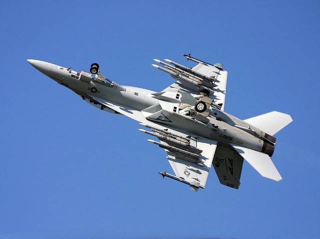 美国海军又开始采购f/a-18e/f战机 超级大黄蜂为何如此受青睐