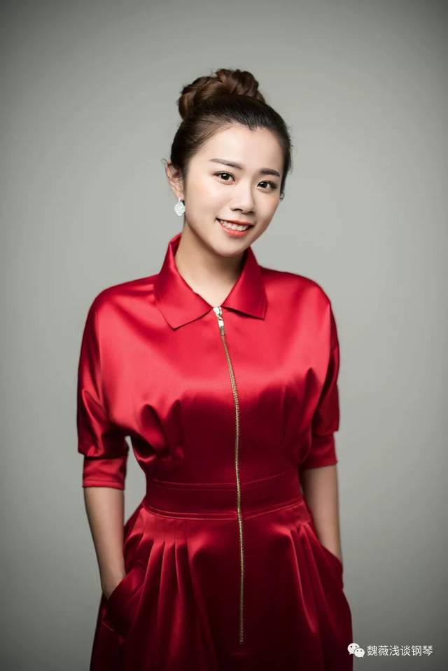 魏薇,在音乐教育路上奔跑的年轻女钢琴家!