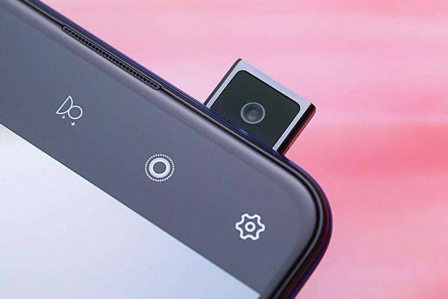 vivo s1 pro采用业界旗舰级的3200万像素前置摄像头,成像更清晰,色彩