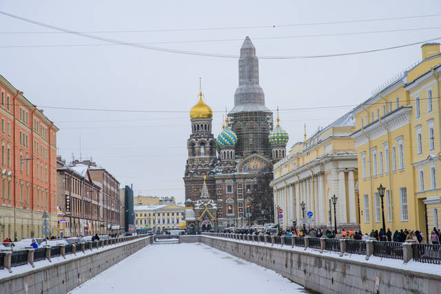 圣彼得堡最热闹最繁华的街道,聚集了世界各地