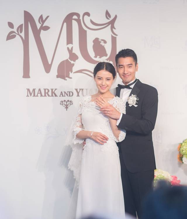 赵又廷微博公布妻子高圆圆产女,两人婚后5年喜