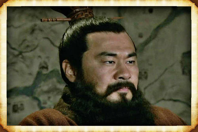 曹操建安四年深秋,豫州许县的治所内,曹操正在和李通交谈.