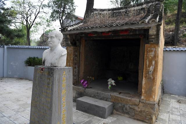 白求恩临时手术室是一座小庙.