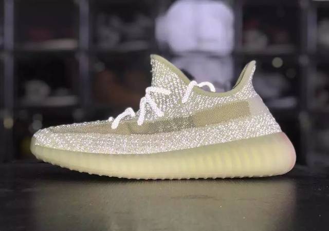 全新滿天星配色! yeezy 350 v2