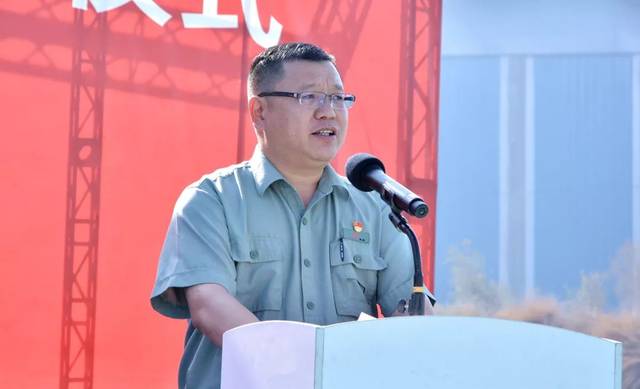 省工信厅副厅长袁国书;昆明市委常委,市委秘书长夏俊松,副市长王冰