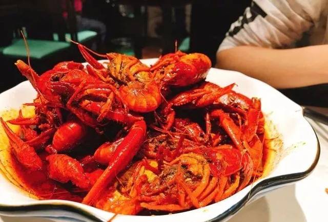 馋死了!松江这条街的夜市美食让人欲罢不能!