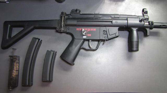 h&k mp5系列是由德国军械厂黑克勒-科赫所设计及制造的冲锋枪,由于该