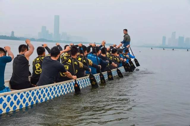 动鼓开桨,蓄势待发!集大各龙舟队健儿霸气出征丨跟拍特别策划