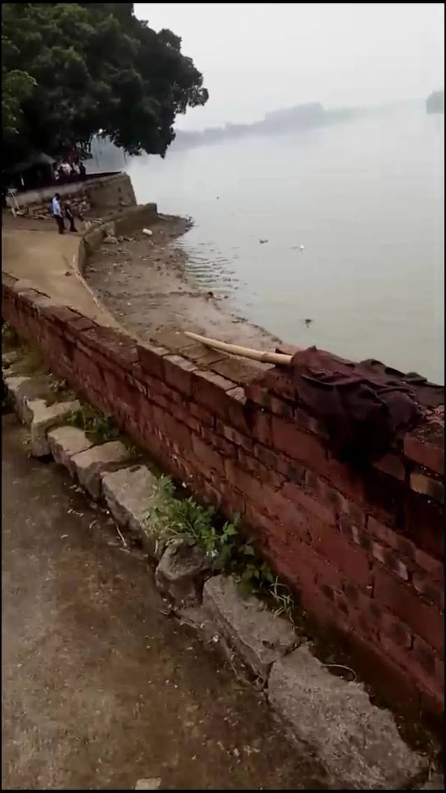 快讯今天上午漳州九龙江边发现一具女尸确认是昨天在找的25岁漳州女子