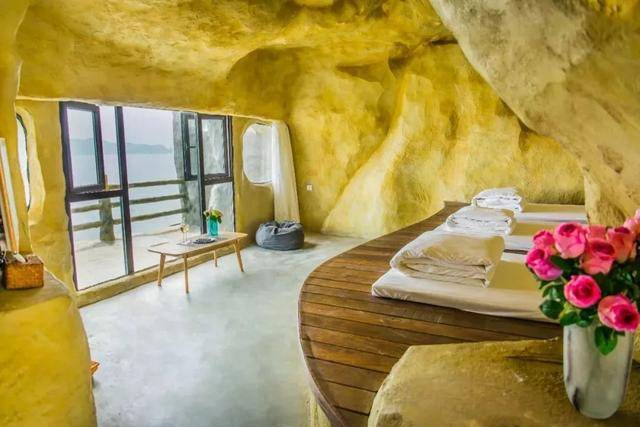 温州南麂岛一座小众离岛上这家中国罕见的悬崖洞穴民宿.