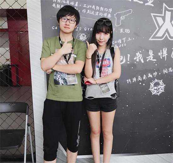 目前陈子豪也是转战绝地求生成为了虎牙的一名吃鸡主播,就在今天晚上