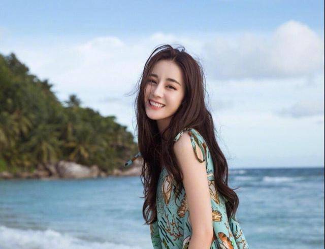 迪丽热巴不是没有综艺感,只是对自己不自信,细节体现出真实性格