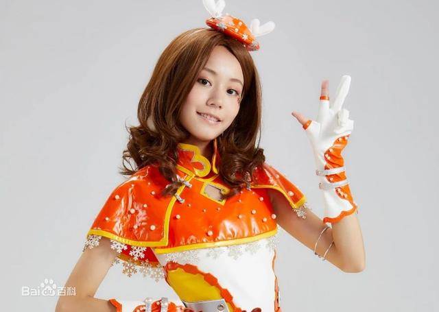 穆梦娇是回族的少女,一个新生代的童星,在很小的时候就主演过《天边的