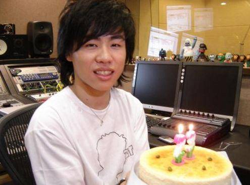 郑爽携男友录制综艺节目,张恒帮郑爽背水瓶秀