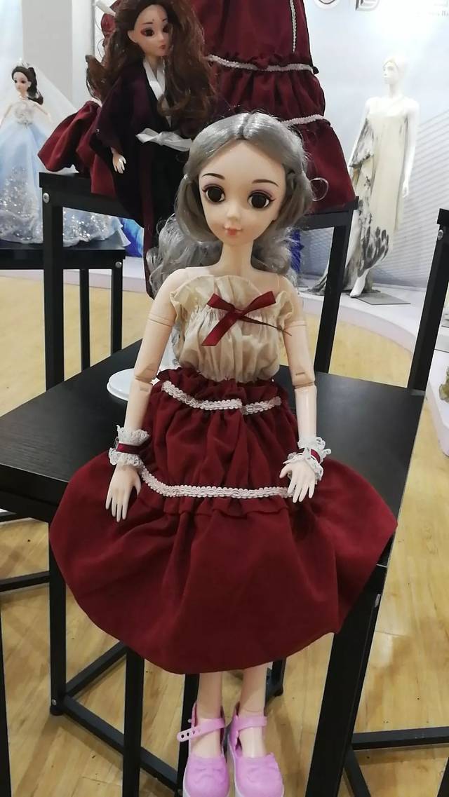 惊艳!宁波这名男生做的芭比娃娃服饰,连女生