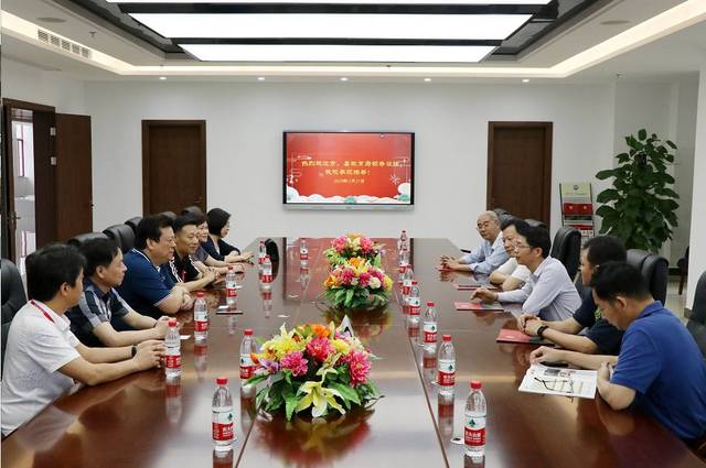 领导关怀寄厚望 华中努力创佳绩 ——汕尾市教育局张志和局长莅临我校