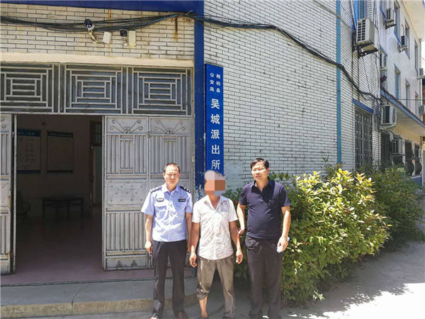 通过询问男子姓名为杨某某,桐柏县吴城镇人氏,并在公安网查询照片比对