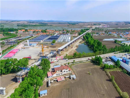 由中铁上海工程局承建的八虎力河特大桥位于黑龙江省佳木斯市桦南县