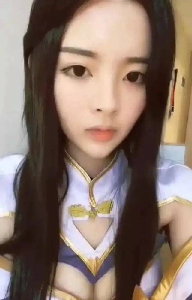在线怼网友,大尺度照片曝光,杨超越这么有料?